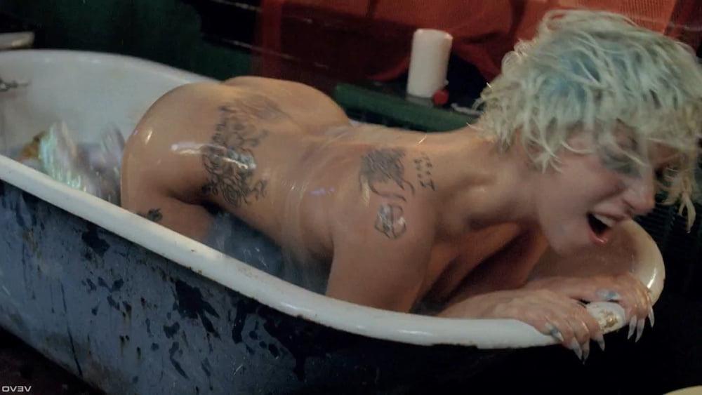 25P Lady Gaga