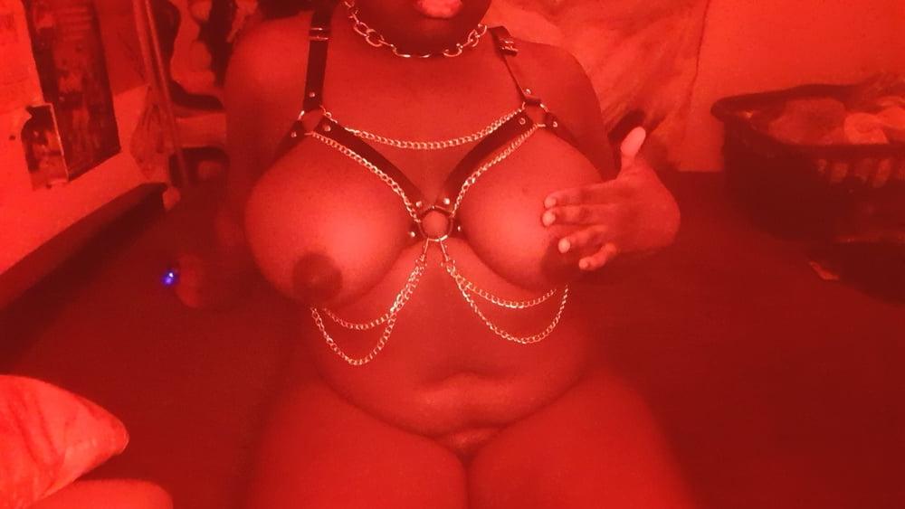 25P roxie in red