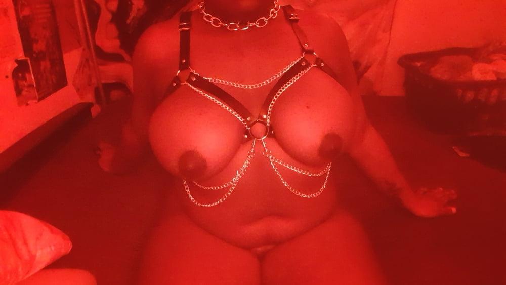 25P roxie in red
