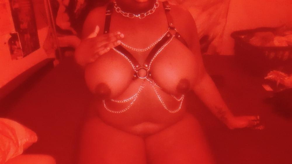 25P roxie in red