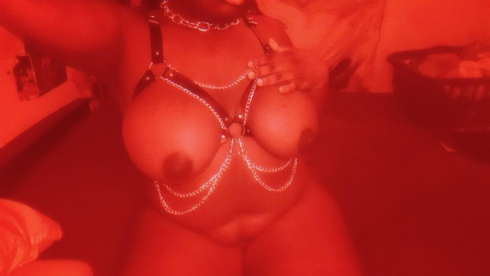 25P roxie in red