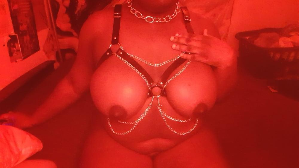 25P roxie in red