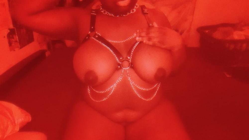 25P roxie in red