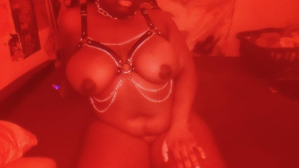 25P roxie in red