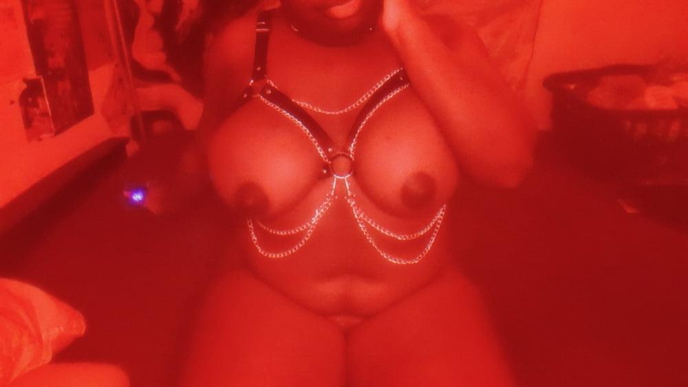 25P roxie in red