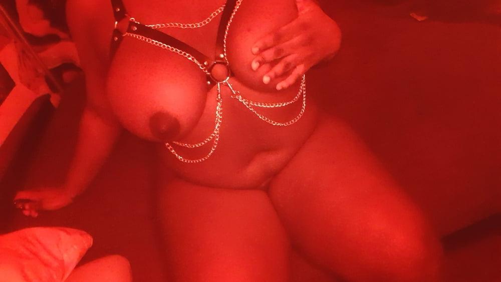 25P roxie in red