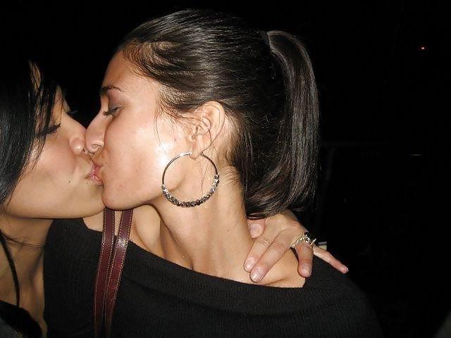 25P Girls kissing mix