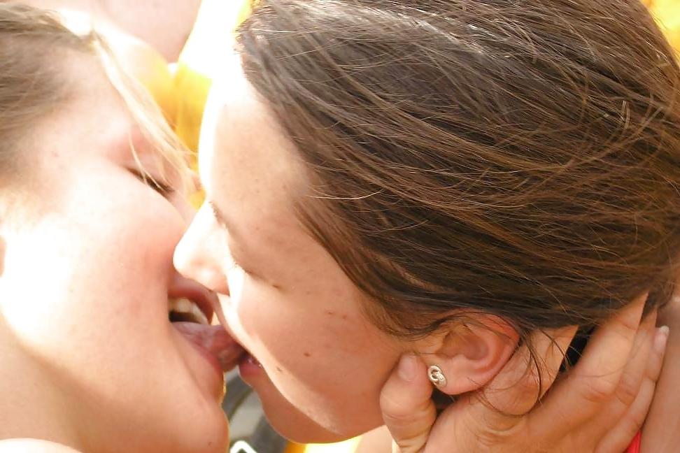 25P Girls kissing mix