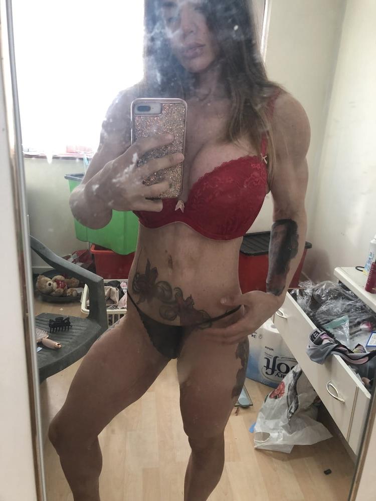 14P me tabbyanne showing off my big tits and ass after shower