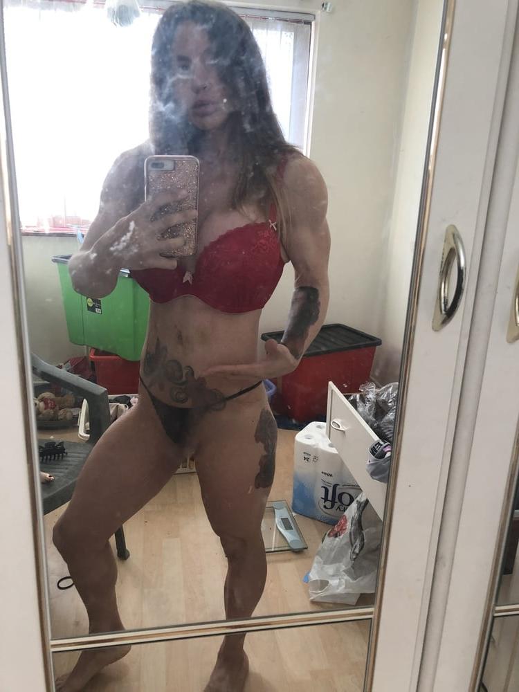 14P me tabbyanne showing off my big tits and ass after shower