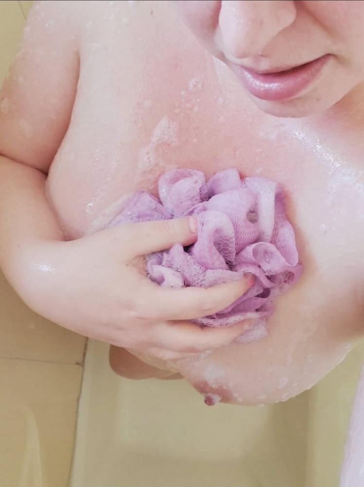 8P Sudsy fun shower pics of daddy's little princess bbw milf