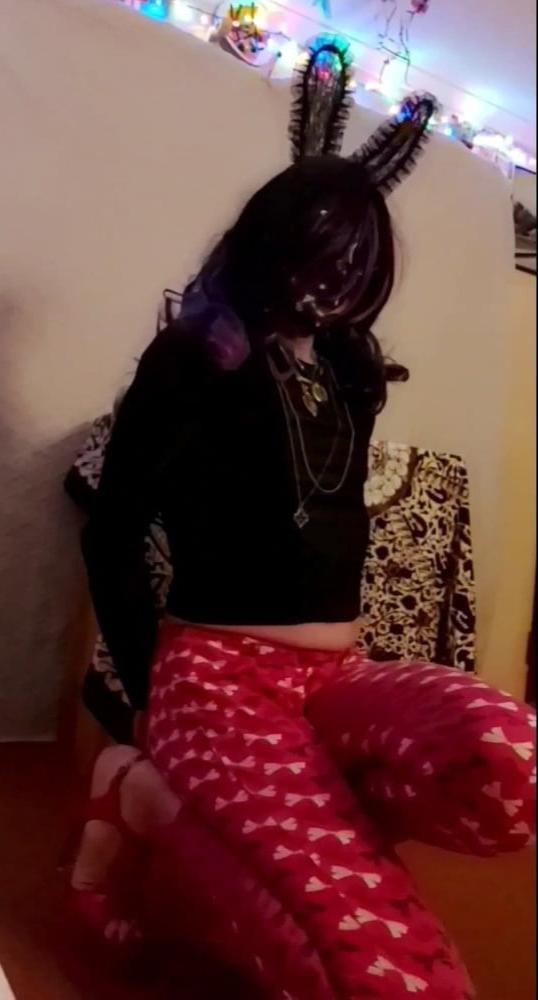 25P My sexy red stretch pants feel so nice