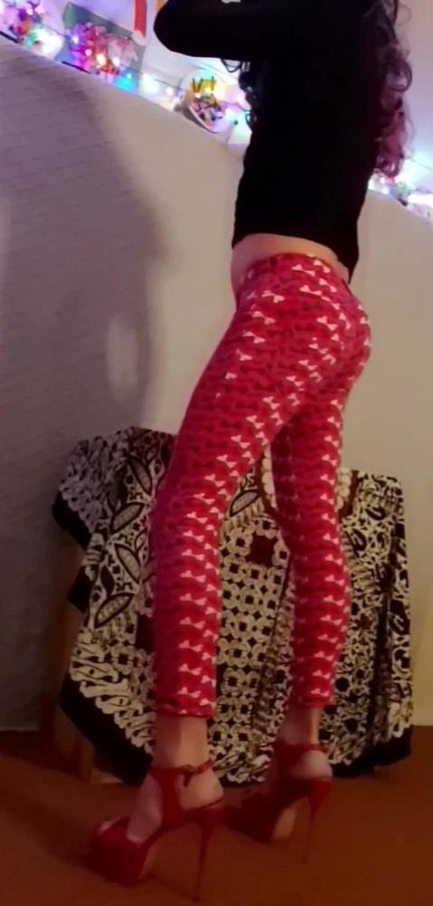 25P My sexy red stretch pants feel so nice