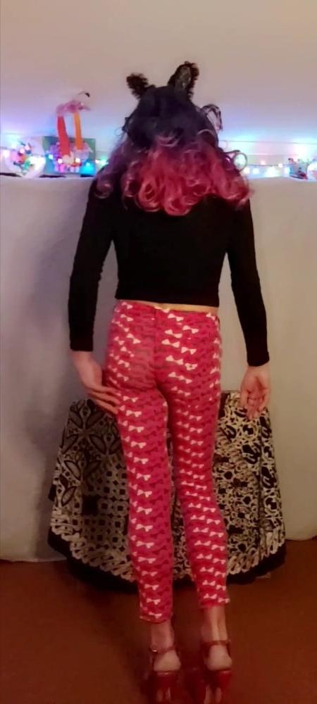 25P My sexy red stretch pants feel so nice