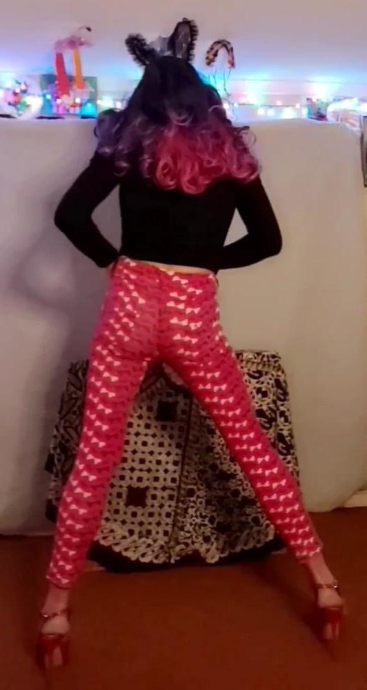 25P My sexy red stretch pants feel so nice