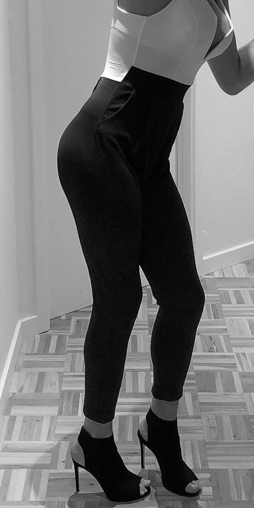 4P Black &amp; white jumpsuit huge cleavage