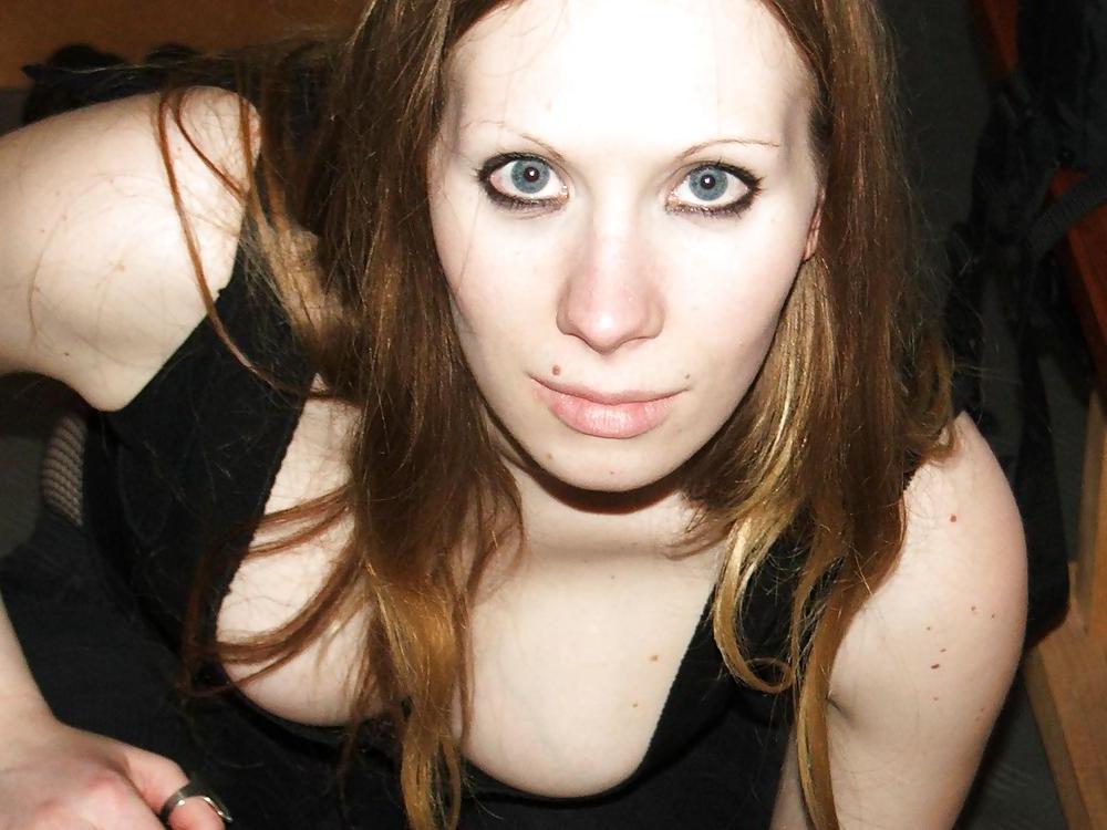 25P SEXY AND HORNY GOTHIC GIRL