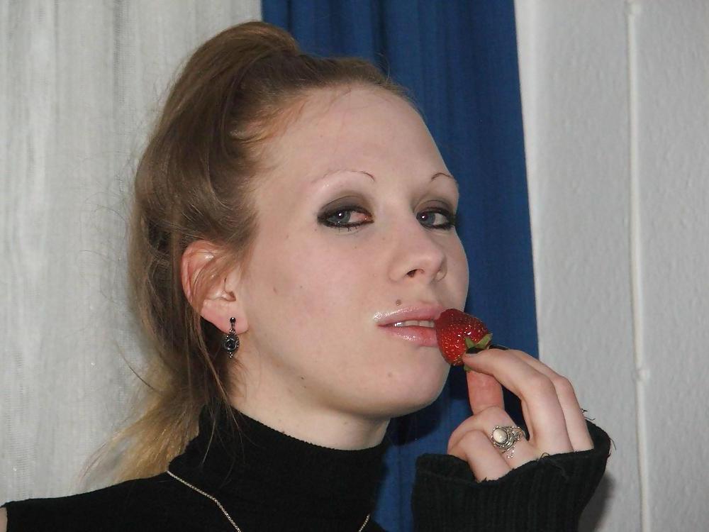 25P SEXY AND HORNY GOTHIC GIRL