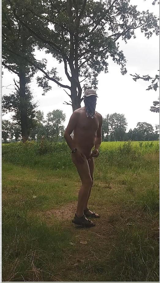 25P nade outdoor exhibitionist jerking in public places