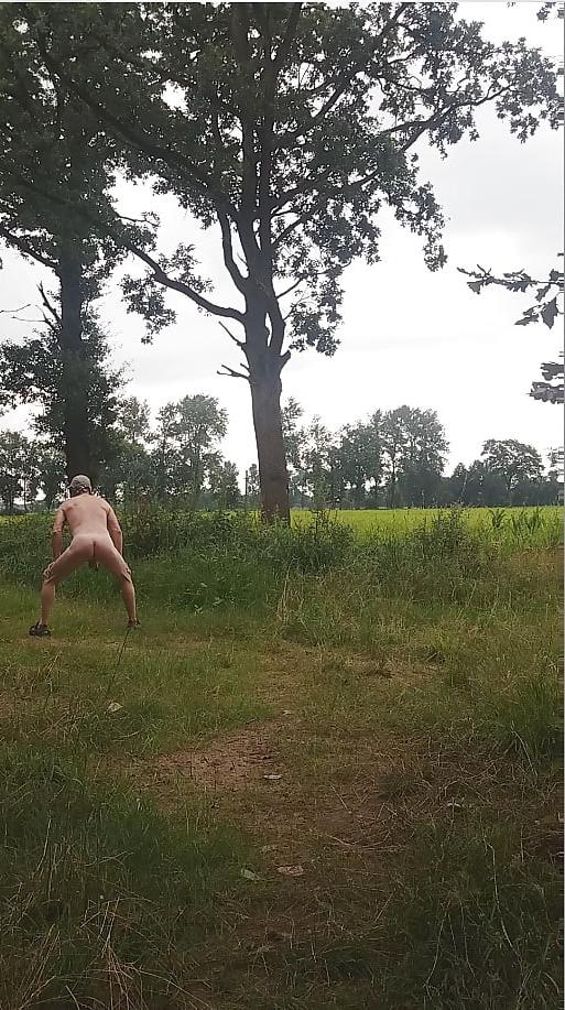 25P nade outdoor exhibitionist jerking in public places