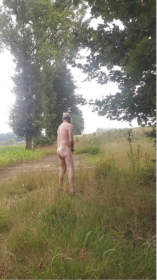 25P nade outdoor exhibitionist jerking in public places