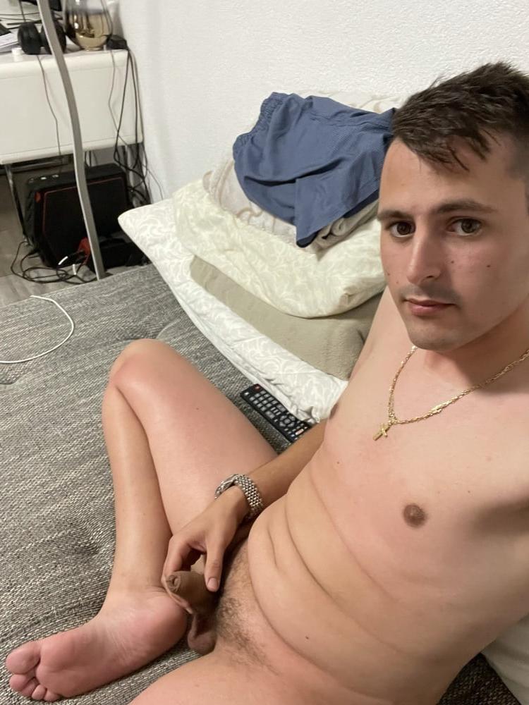 25P Horny &amp; Naked