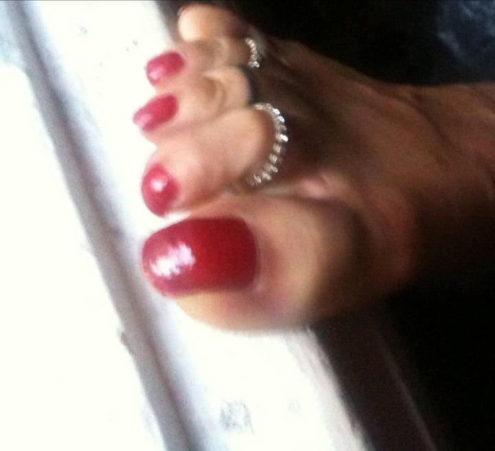 25P red toenails mix (older, dirty, toe ring, sandals mixed).