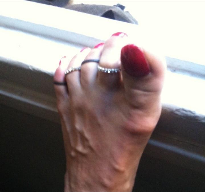 25P red toenails mix (older, dirty, toe ring, sandals mixed).