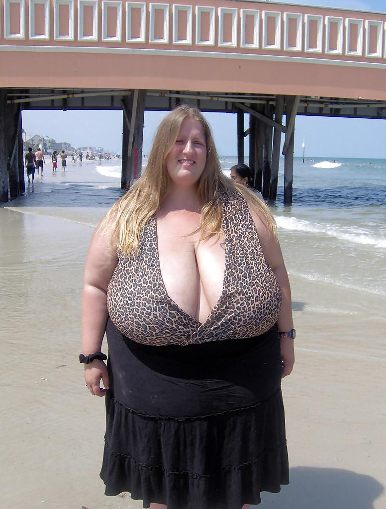 15P More bbw cleavage