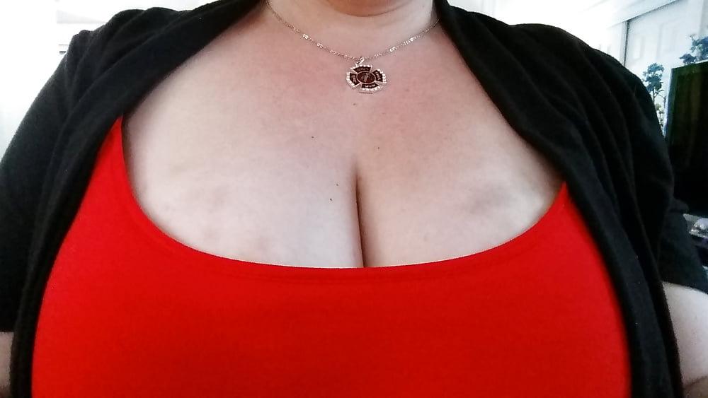 25P Wife &amp; Milf  -  Random Chest - Tits - Cleavage - Boob Shots