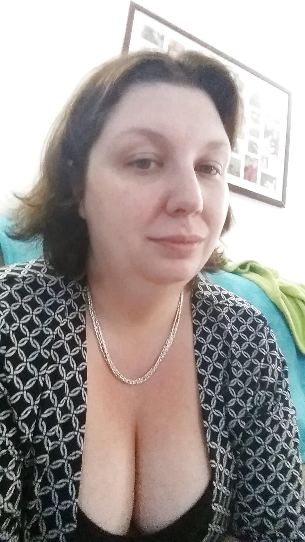 25P Wife &amp; Milf  -  Random Chest - Tits - Cleavage - Boob Shots