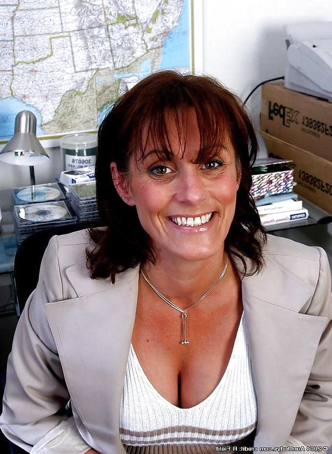 16P You like cleavage pics?  enjoy these...