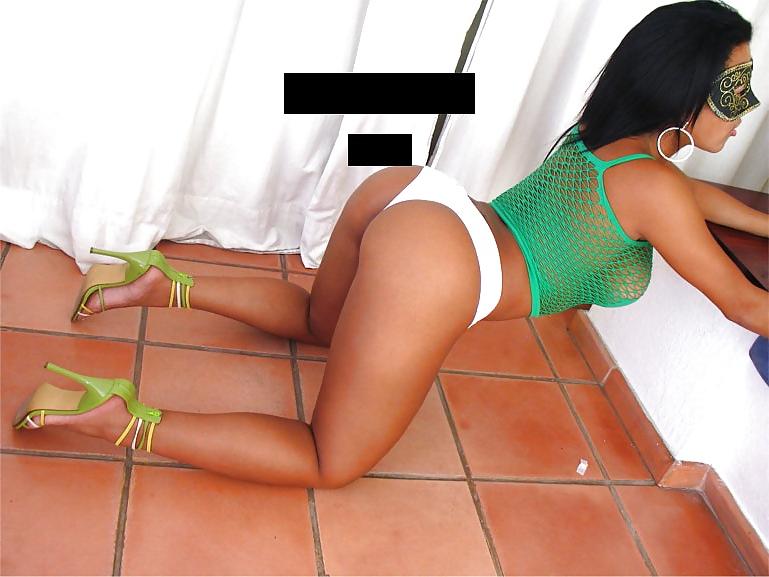 25P Hot Mexican girl dancing (pics)
