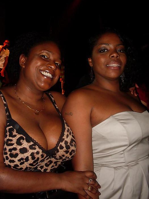 9P Dutch Ebony cleavage 