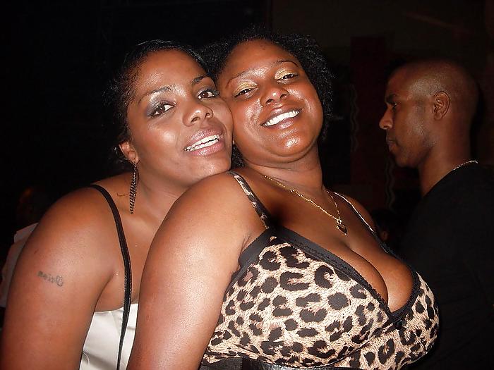 9P Dutch Ebony cleavage 