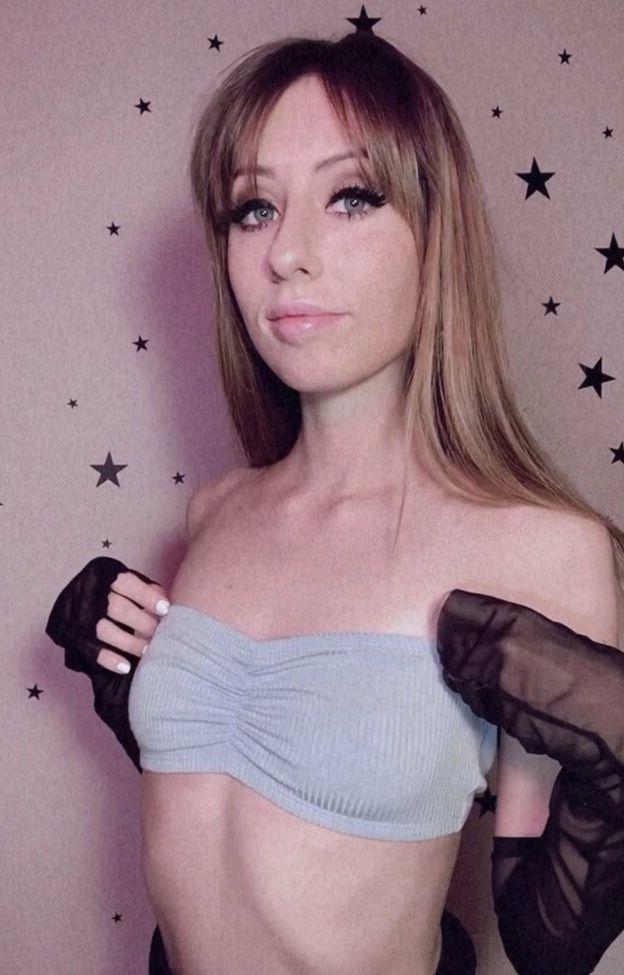 25P Daphne Dare nude