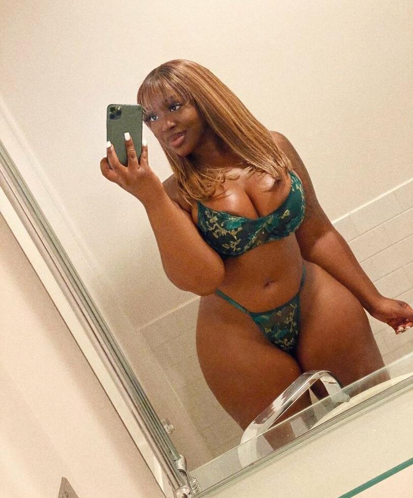 25P Chocolate Goddess nude