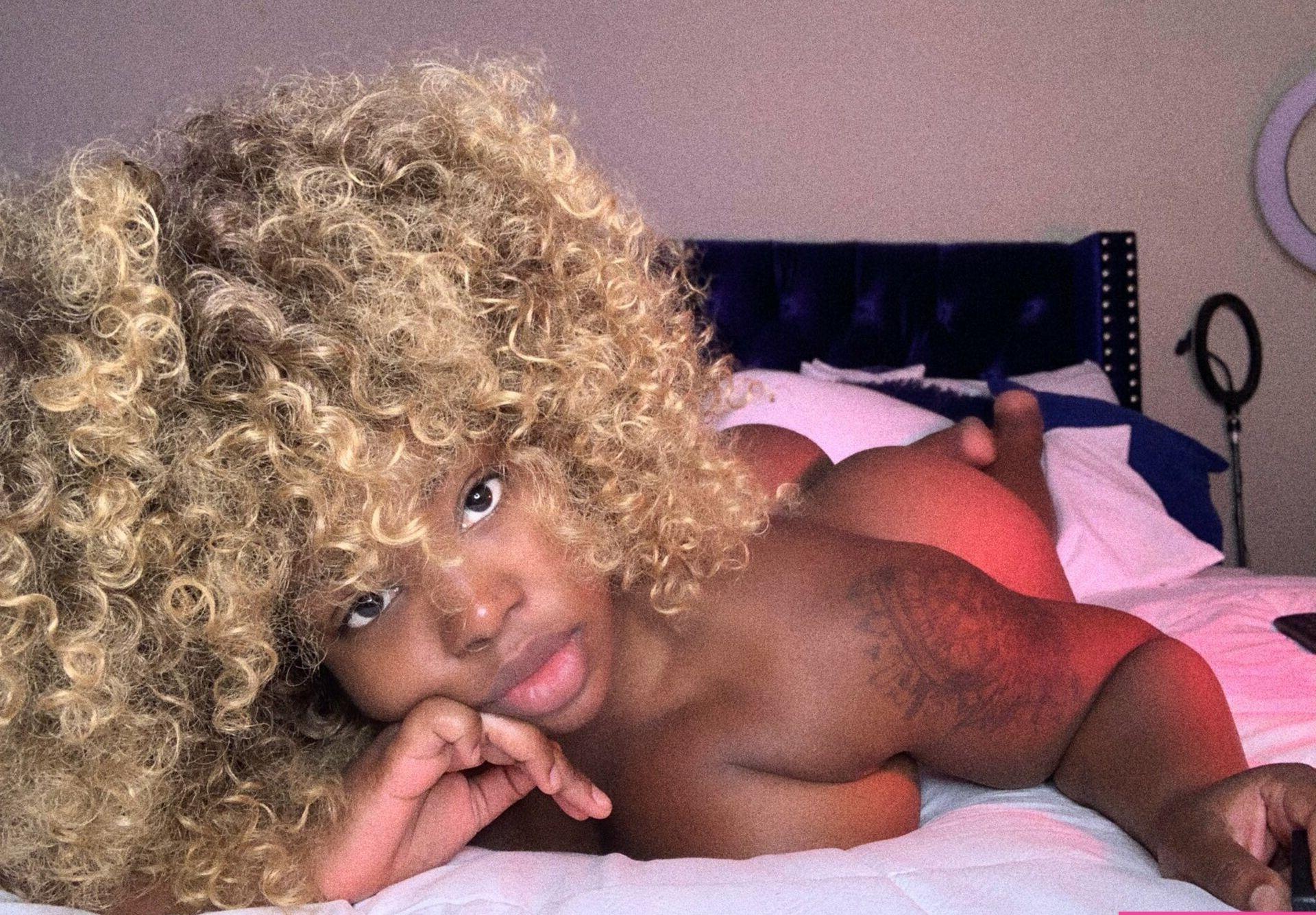25P Chocolate Goddess nude