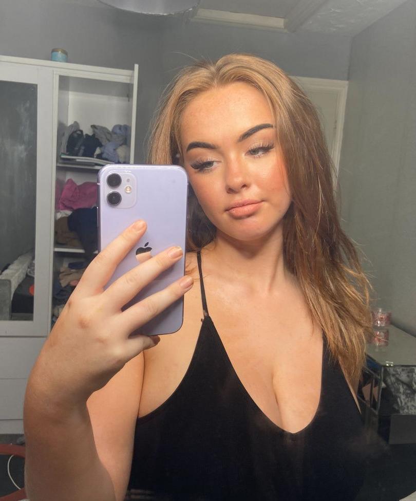 25P Neave Dare nude