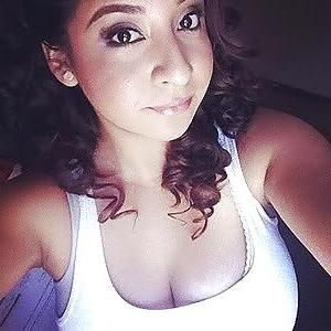 25P Teen Cleavage Teasers