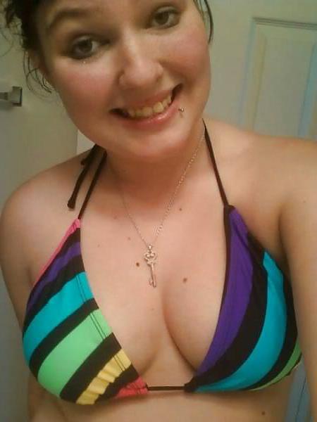 25P Teen Cleavage Teasers