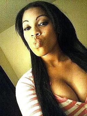 25P Teen Cleavage Teasers