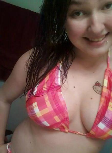 25P Teen Cleavage Teasers