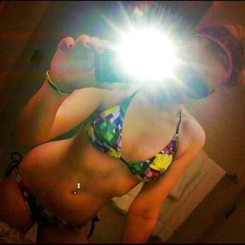 25P Teen Cleavage Teasers