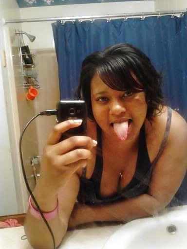 25P Teen Cleavage Teasers