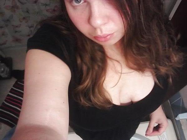 25P Teen Cleavage Teasers