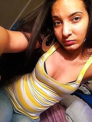 25P Teen Cleavage Teasers