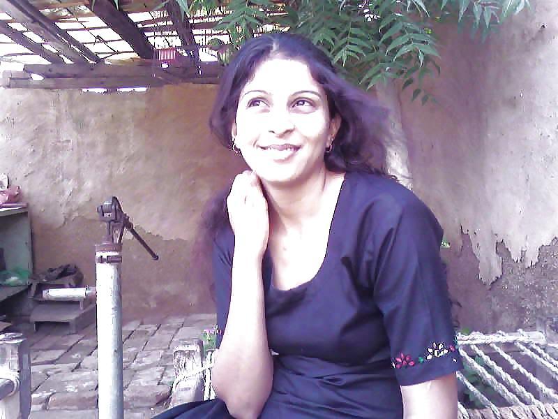 6P Indian women shower