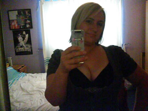 12P Sexy British MILF