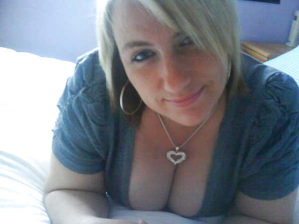 12P Sexy British MILF